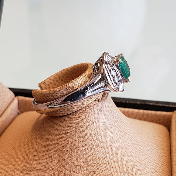 $4,995 Platinum Emerald & Diamong Heirloom Ring - Picture 5 of 16
